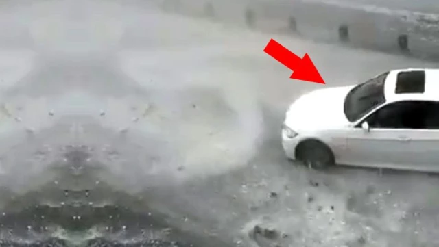 İstanbul'daki sel kabusunu en iyi anlatan video! Araç bir anda sürüklenmeye başladı