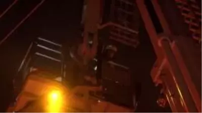 İzmir'de 3 katlı binanın teras katında tüp patladı İzmir'de 3 katlı binanın teras katında tüp patladı