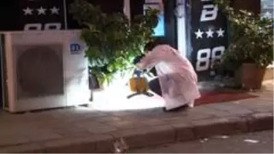İzmir'de silahlı saldırıdan kaçan kişiler fırına sığındı İzmir'de silahlı saldırıdan kaçan kişiler fırına sığındı
