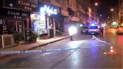 İzmir'de silahlı saldırıdan kaçan kişiler fırına sığındı İzmir'de silahlı saldırıdan kaçan kişiler fırına sığındı