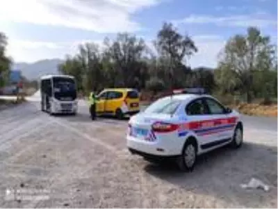 Jandarma uygulamasında 12 silah ve 1 çalıntı araç yakaladı Jandarma uygulamasında 12 silah ve 1 çalıntı araç yakaladı