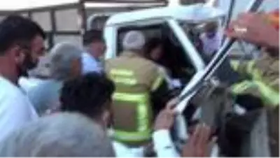 Kamyonette can pazarı...Vatandaşlar dakikalarca kazada yaralanan küçük çocuk ile ilgilendi Kamyonette can pazarı...Vatandaşlar dakikalarca kazada yaralanan küçük çocuk ile ilgilendi