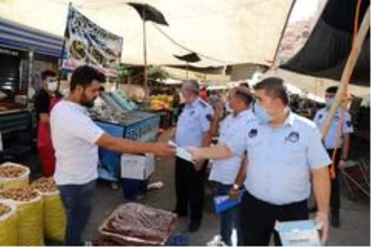 Karaköprü'de pazar yerlerinde maske ve mesafe denetimi