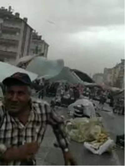 Karaman'da fırtına pazarcıların çadırlarını uçurdu Karaman'da fırtına pazarcıların çadırlarını uçurdu