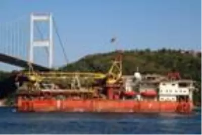 Koca Ayak 3 İstanbul Boğazı'ndan geçti