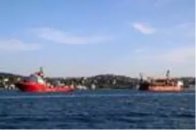 Koca Ayak 3 İstanbul Boğazı'ndan geçti