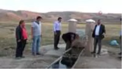 Kokusuna aldırmadan kana kana içiyorlar Kokusuna aldırmadan kana kana içiyorlar