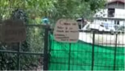 Kovid-19 nedeniyle misafir kabul etmediğini kapısına astığı yazıyla duyurdu Kovid-19 nedeniyle misafir kabul etmediğini kapısına astığı yazıyla duyurdu