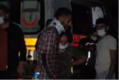Orman işçilerini taşıyan minibüs ile kamyon çarpıştı: Biri ağır, 15 yaralı Orman işçilerini taşıyan minibüs ile kamyon çarpıştı: Biri ağır, 15 yaralı