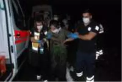Orman işçilerini taşıyan minibüs ile kamyon çarpıştı: Biri ağır, 15 yaralı Orman işçilerini taşıyan minibüs ile kamyon çarpıştı: Biri ağır, 15 yaralı