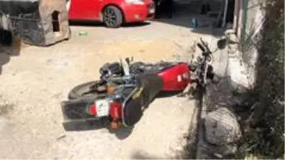 Otomobil motosiklete çarptı: 2 yaralı Otomobil motosiklete çarptı: 2 yaralı