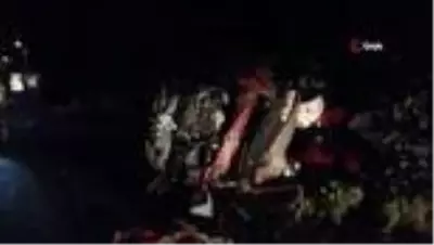 Traktöre arkadan çarpan otomobil takla attı: 2 ölü, 1 yaralı Traktöre arkadan çarpan otomobil takla attı: 2 ölü, 1 yaralı