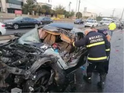 Otomobilin çarptığı sebze yüklü kamyonet devrildi: 1'i ağır 2 yaralı Otomobilin çarptığı sebze yüklü kamyonet devrildi: 1'i ağır 2 yaralı