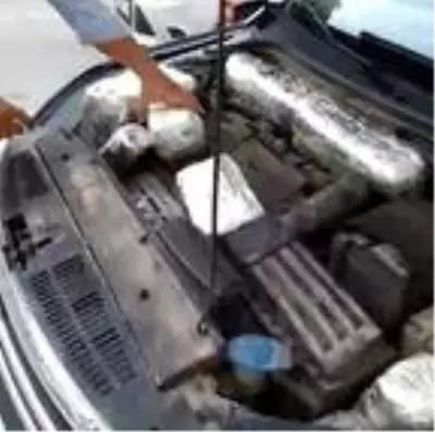 Otomobilin zulasından 146 kaçak cep telefonu çıktı Otomobilin zulasından 146 kaçak cep telefonu çıktı
