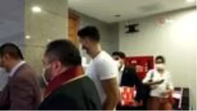 Son Dakika: Oyuncu Berk Oktay'ın 'Uygunsuz görüntü' davasının görülmesine devam edildi Son Dakika: Oyuncu Berk Oktay'ın 'Uygunsuz görüntü' davasının görülmesine devam edildi