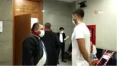 Son Dakika: Oyuncu Berk Oktay'ın 'Uygunsuz görüntü' davasının görülmesine devam edildi Son Dakika: Oyuncu Berk Oktay'ın 'Uygunsuz görüntü' davasının görülmesine devam edildi