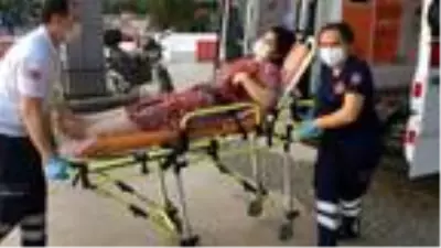 Vicdansız baba, tartıştığı kızını bıçaklayarak ağır yaraladı Vicdansız baba, tartıştığı kızını bıçaklayarak ağır yaraladı