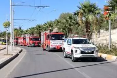 Şanlıurfa'da itfaiyecilerden Azerbaycan'a bayraklı destek Şanlıurfa'da itfaiyecilerden Azerbaycan'a bayraklı destek