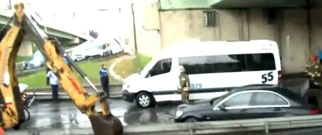 Son Dakika: İstanbul'da sağanak yağış sonrası Topkapı'da panik anları! Minibüs mahsur kaldı Son Dakika: İstanbul'da sağanak yağış sonrası Topkapı'da panik anları! Minibüs mahsur kaldı