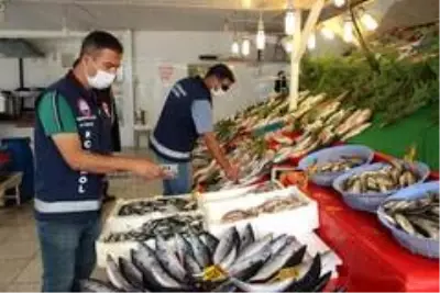 Tezgahlarda sağlıksız balık satışının önüne geçiliyor Tezgahlarda sağlıksız balık satışının önüne geçiliyor