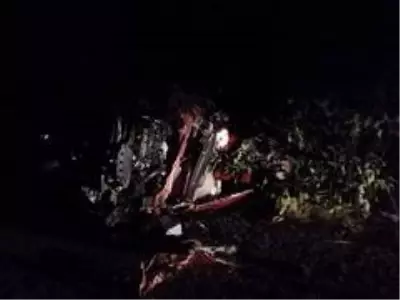 Traktöre arkadan çarpan otomobil takla attı: 2 ölü, 1 yaralı Traktöre arkadan çarpan otomobil takla attı: 2 ölü, 1 yaralı