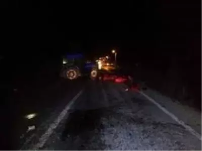 Traktöre arkadan çarpan otomobil takla attı: 2 ölü, 1 yaralı Traktöre arkadan çarpan otomobil takla attı: 2 ölü, 1 yaralı