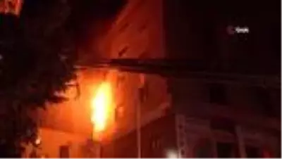 Ümraniye'de konfeksiyon atölyesi alev alev yandı Ümraniye'de konfeksiyon atölyesi alev alev yandı