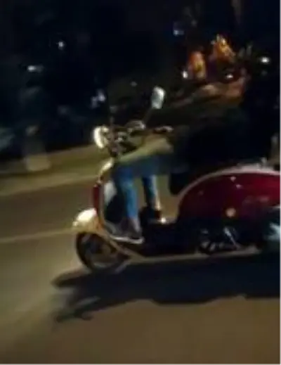 Trafik canavarı, yatarak motosiklet sürdü! Hem kendi hem de başkalarının canını hiçe saydı Trafik canavarı, yatarak motosiklet sürdü! Hem kendi hem de başkalarının canını hiçe saydı