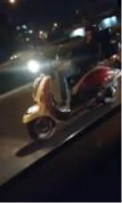 Trafik canavarı, yatarak motosiklet sürdü! Hem kendi hem de başkalarının canını hiçe saydı Trafik canavarı, yatarak motosiklet sürdü! Hem kendi hem de başkalarının canını hiçe saydı