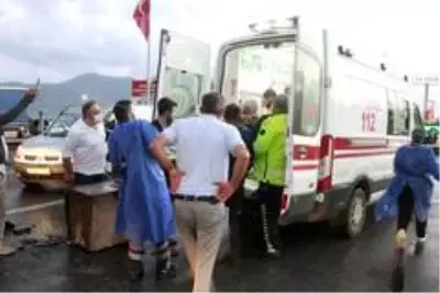 Yavaşlayan trafikte önündeki tankere çarptı: 1 yaralı Yavaşlayan trafikte önündeki tankere çarptı: 1 yaralı