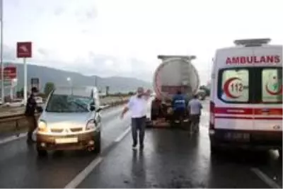 Yavaşlayan trafikte önündeki tankere çarptı: 1 yaralı Yavaşlayan trafikte önündeki tankere çarptı: 1 yaralı