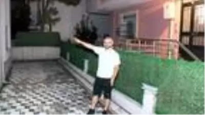 Aile üyeleri mutfakta yemek yerken, evi soyan hırsızlar kameralara yakalandı Aile üyeleri mutfakta yemek yerken, evi soyan hırsızlar kameralara yakalandı