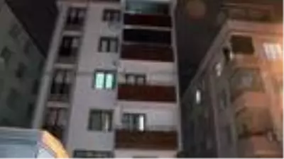Aile üyeleri mutfakta yemek yerken, evi soyan hırsızlar kameralara yansıdı Aile üyeleri mutfakta yemek yerken, evi soyan hırsızlar kameralara yansıdı