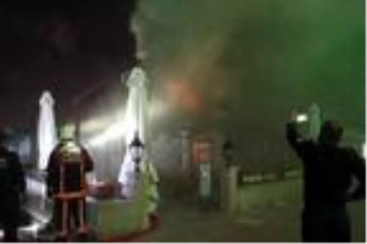 Ankara'da Hacı Bayram Veli Camii avlusundaki kafede korkutan yangın