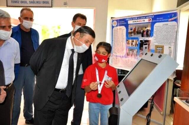 Annesinin kızmasıyla proje üreten 4'üncü sınıf öğrencisi, TEKNOFEST 2020'de birinci oldu Annesinin kızmasıyla proje üreten 4'üncü sınıf öğrencisi, TEKNOFEST 2020'de birinci oldu