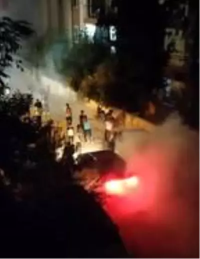 Yasağa rağmen asker eğlencesi düzenlediler, tepki gösterenleri de dövmeye kalkıştılar Yasağa rağmen asker eğlencesi düzenlediler, tepki gösterenleri de dövmeye kalkıştılar