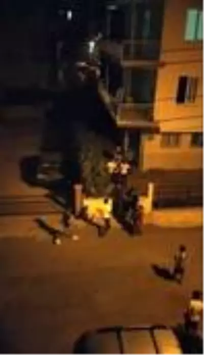 Asker uğurlamasına tepki gösterenlere öfkelenip, ortalığı tozu dumana kattılar- Mahalleli... Asker uğurlamasına tepki gösterenlere öfkelenip, ortalığı tozu dumana kattılar- Mahalleli...