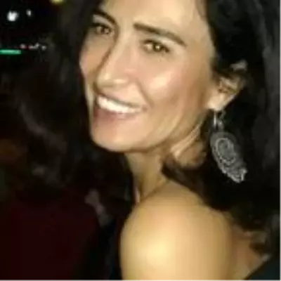 Rezidansta sır ölüm! 8. kattan düşen Şeyda toprak zeminde çıplak bulundu Rezidansta sır ölüm! 8. kattan düşen Şeyda toprak zeminde çıplak bulundu
