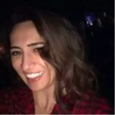 Rezidansta sır ölüm! 8. kattan düşen Şeyda toprak zeminde çıplak bulundu Rezidansta sır ölüm! 8. kattan düşen Şeyda toprak zeminde çıplak bulundu