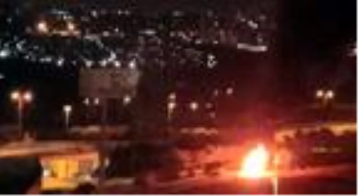 Avcılar'da otomobil alev alev yandı