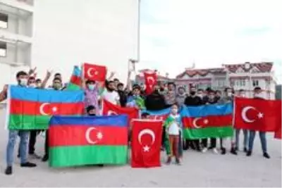 Azerbaycanlı öğrenciler 'Karabağ' için yürüdü Azerbaycanlı öğrenciler 'Karabağ' için yürüdü