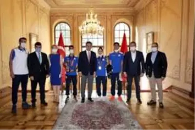 Son dakika haberi | Başkan İmamoğlu: 'İstanbul'a iki olimpik atletizm pisti daha kazandıracağız' Son dakika haberi | Başkan İmamoğlu: 'İstanbul'a iki olimpik atletizm pisti daha kazandıracağız'