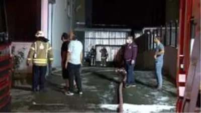 Beylikdüzü'nde tekstil fabrikasının deposunda yangın çıktı Beylikdüzü'nde tekstil fabrikasının deposunda yangın çıktı