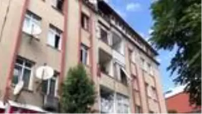 Beyoğlu'nda evden kaçan muhabbet kuşunu yakalamak isteyen çocuk çatıdan düştü Beyoğlu'nda evden kaçan muhabbet kuşunu yakalamak isteyen çocuk çatıdan düştü
