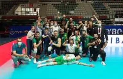 Bingöl Solhanspor'da 4 oyuncunun Covid-19 testi pozitif çıktı Bingöl Solhanspor'da 4 oyuncunun Covid-19 testi pozitif çıktı