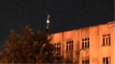 Son dakika haberleri... Eşiyle kavgalı olan şahıs rastgele ateş etti Son dakika haberleri... Eşiyle kavgalı olan şahıs rastgele ateş etti