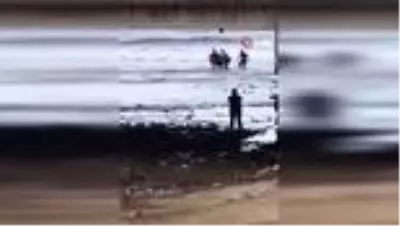 Son dakika! Giresun'da denize atlayarak intihar etmek isteyen şahsı bekçi ve polisler kurtardı Son dakika! Giresun'da denize atlayarak intihar etmek isteyen şahsı bekçi ve polisler kurtardı