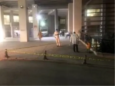 Hamile eşini darbeden komşusu ile kocasını tabancayla yaralayan saldırgan kaçtı Hamile eşini darbeden komşusu ile kocasını tabancayla yaralayan saldırgan kaçtı