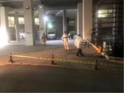 Hamile eşini darbeden komşusu ile kocasını tabancayla yaralayan saldırgan kaçtı Hamile eşini darbeden komşusu ile kocasını tabancayla yaralayan saldırgan kaçtı