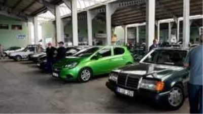 İkinci el araçlarda fiyatlar yükselmeye devam ediyor: 25 yaşındaki araçlara 60 bin lira isteniyor